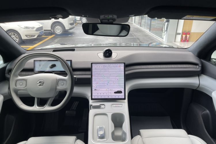 Used Nio ES6 2024 75 kWh Interior 4