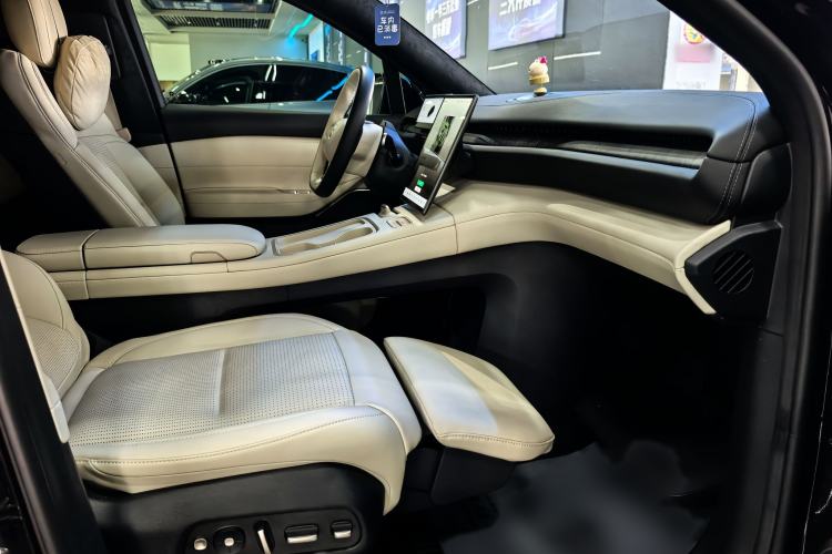 Used Nio ES6 2024 75 kWh Interior 5