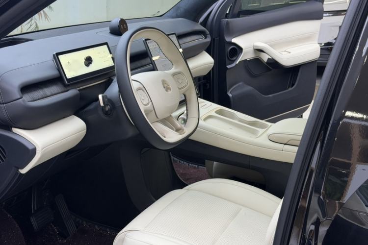 Used Nio ES6 2024 75 kWh Interior 7