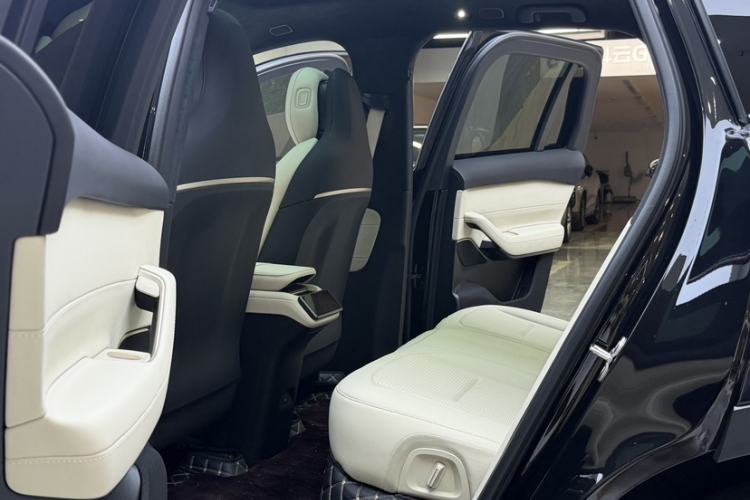 Used Nio ES6 2024 75 kWh Interior 8