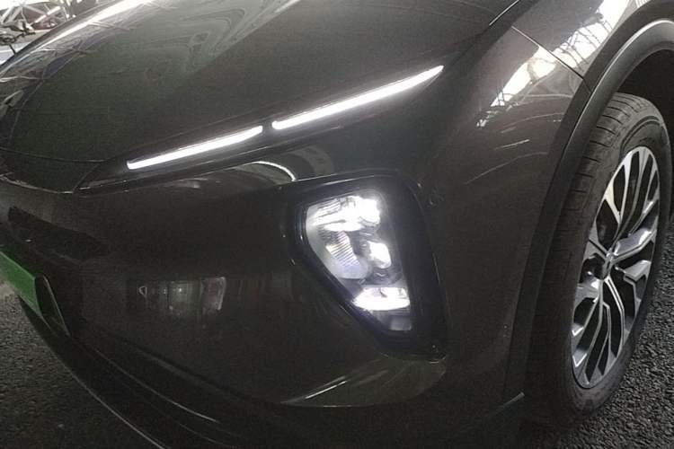 Used Nio ES6 2024 75 kWh Left Front Headlight