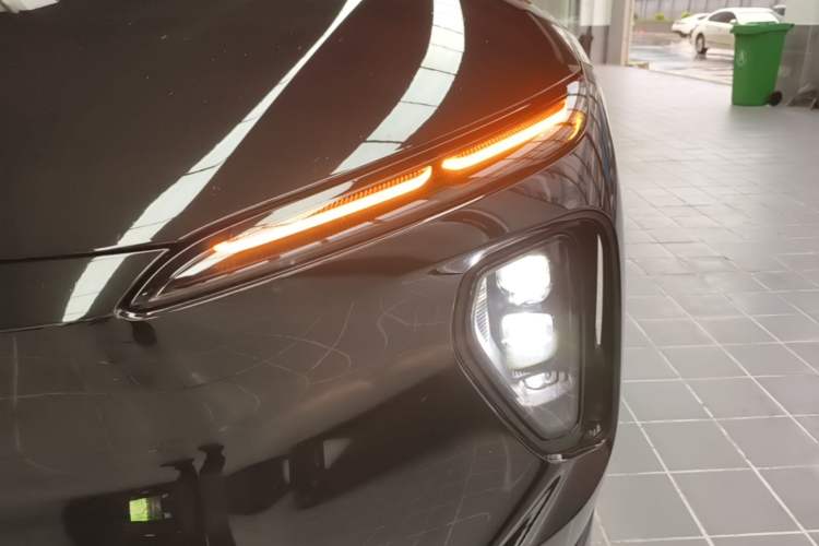 Used Nio ES6 2024 75 kWh Left Front Headlight