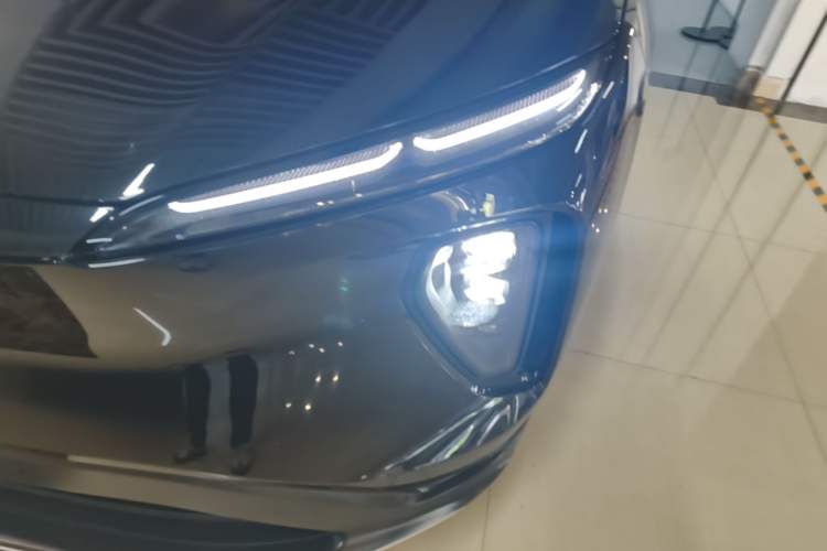 Used Nio ES6 2024 75 kWh Left Front Headlight