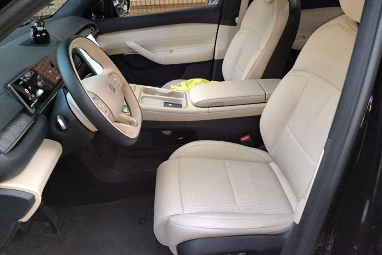 Used Nio ES6 2024 75 kWh Left Front Seat