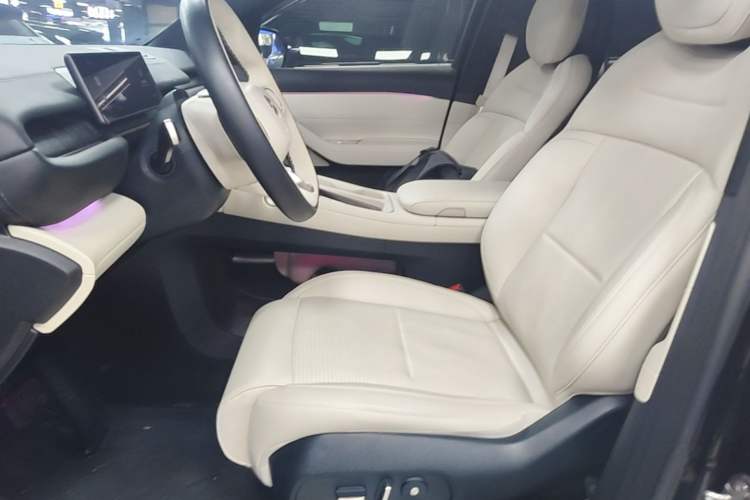 Used Nio ES6 2024 75 kWh Left Front Seat