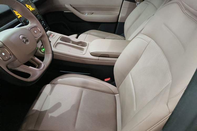 Used Nio ES6 2024 75 kWh Left Front Seat
