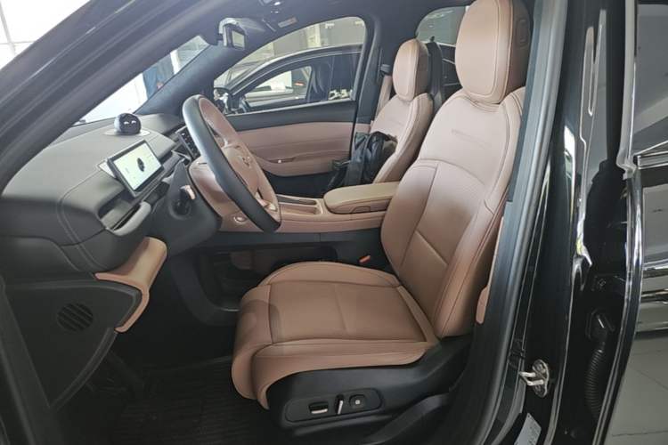 Used Nio ES6 2024 75 kWh Left Front Seat