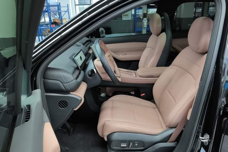 Used Nio ES6 2024 75 kWh Left Front Seat