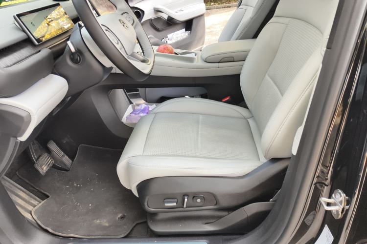 Used Nio ES6 2024 75 kWh Left Front Seat