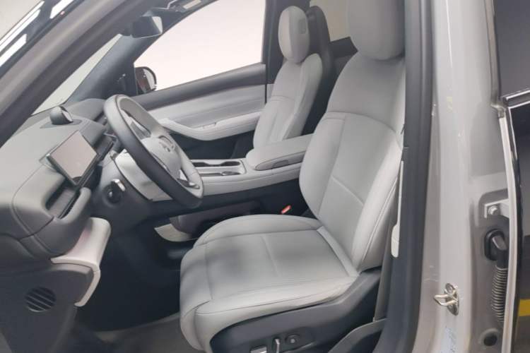 Used Nio ES6 2024 75 kWh Left Front Seat
