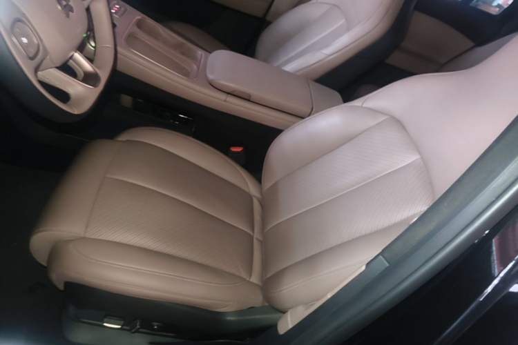 Used Nio ES6 2024 75 kWh Left Front Seat