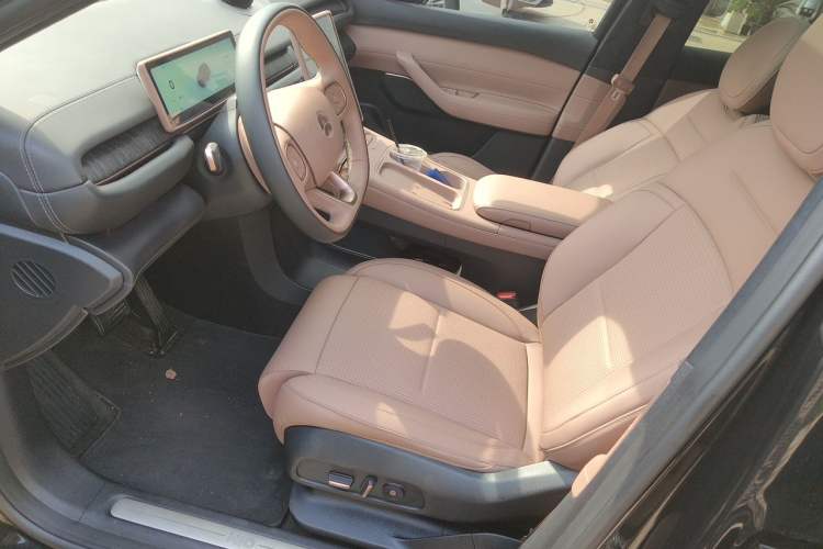 Used Nio ES6 2024 75 kWh Left Front Seat