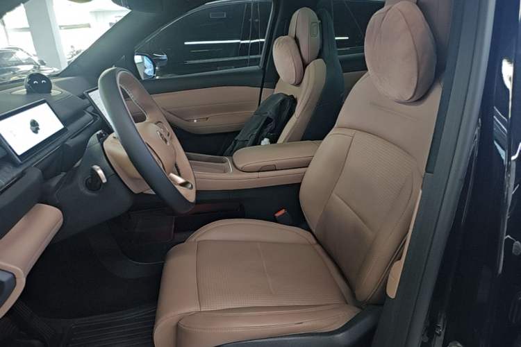 Used Nio ES6 2024 75 kWh Left Front Seat