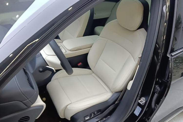Used Nio ES6 2024 75 kWh Left Front Seat
