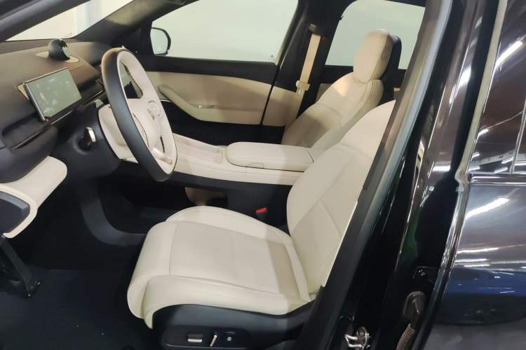 Used Nio ES6 2024 75 kWh Left Front Seat