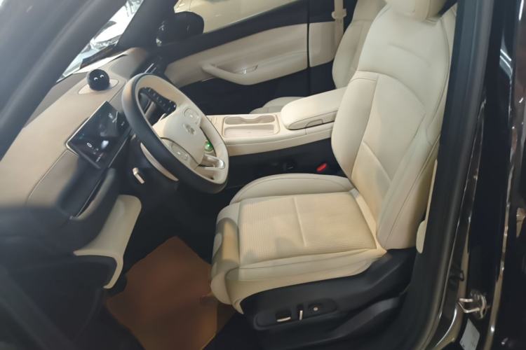 Used Nio ES6 2024 75 kWh Left Front Seat