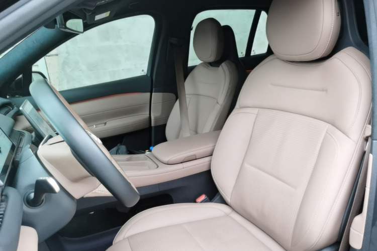 Used Nio ES6 2024 75 kWh Left Front Seat