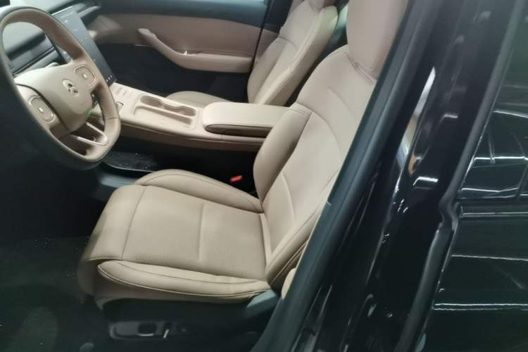 Used Nio ES6 2024 75 kWh Left Front Seat