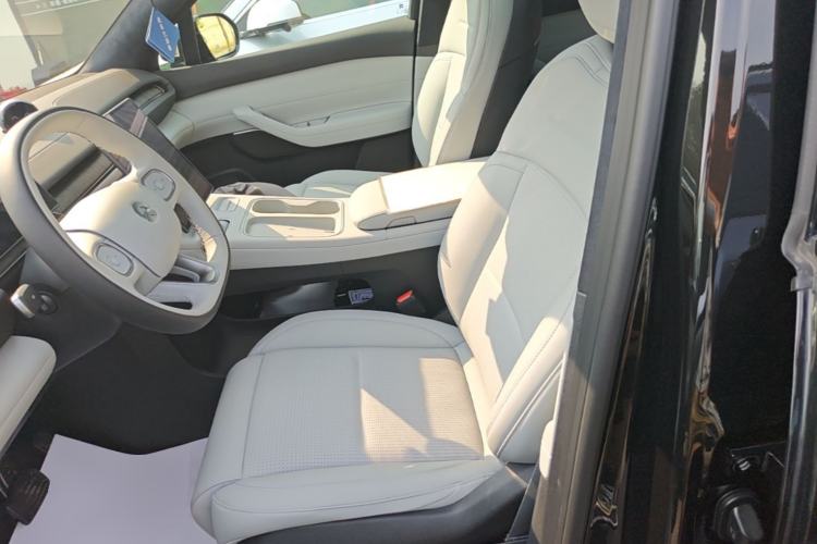 Used Nio ES6 2024 75 kWh Left Front Seat