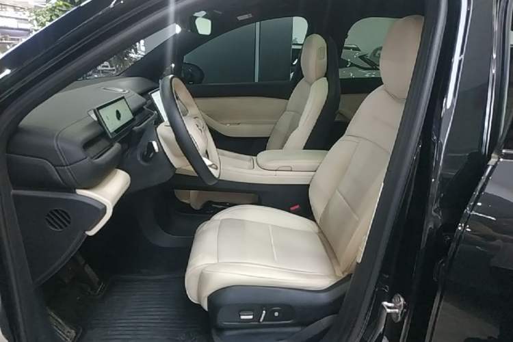 Used Nio ES6 2024 75 kWh Left Front Seat