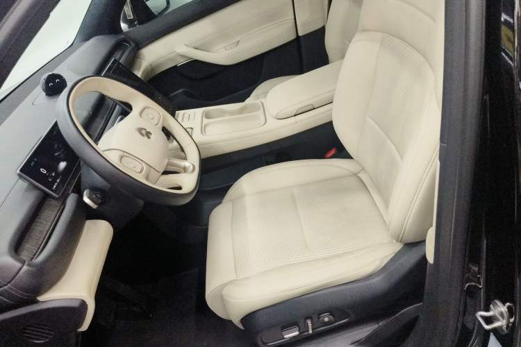 Used Nio ES6 2024 75 kWh Left Front Seat