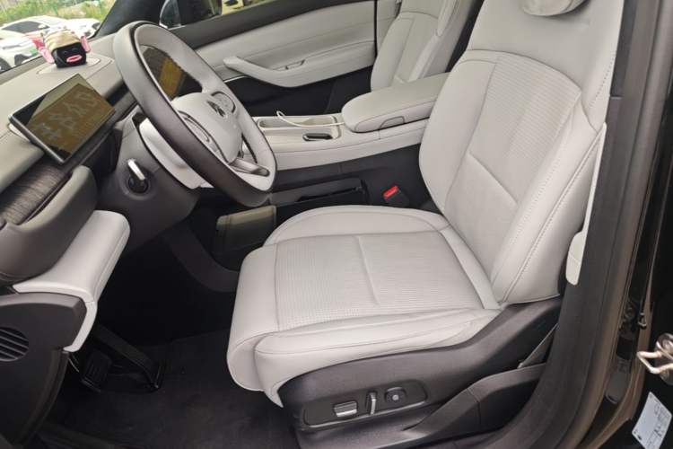 Used Nio ES6 2024 75 kWh Left Front Seat