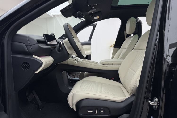 Used Nio ES6 2024 75 kWh Left Front Seat