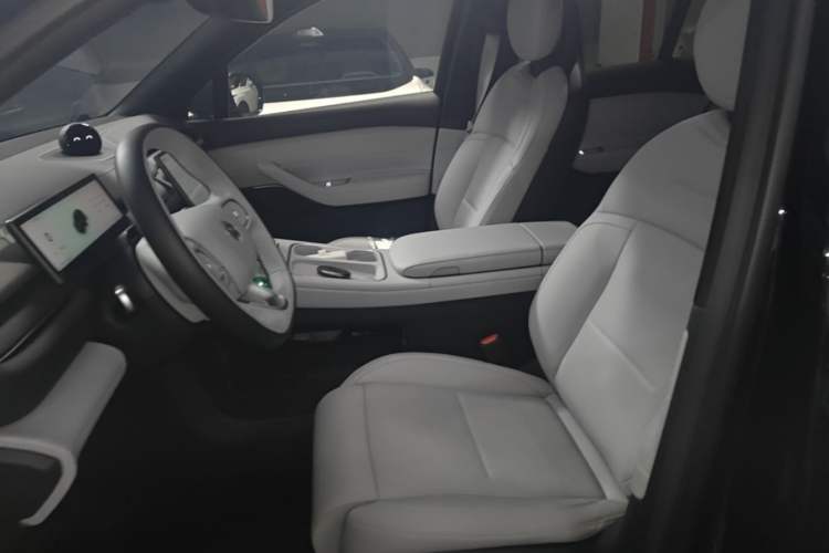 Used Nio ES6 2024 75 kWh Left Front Seat
