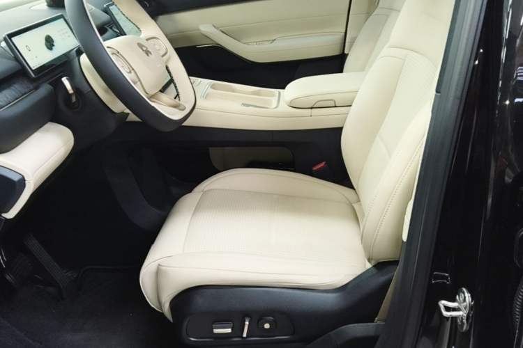 Used Nio ES6 2024 75 kWh Left Front Seat