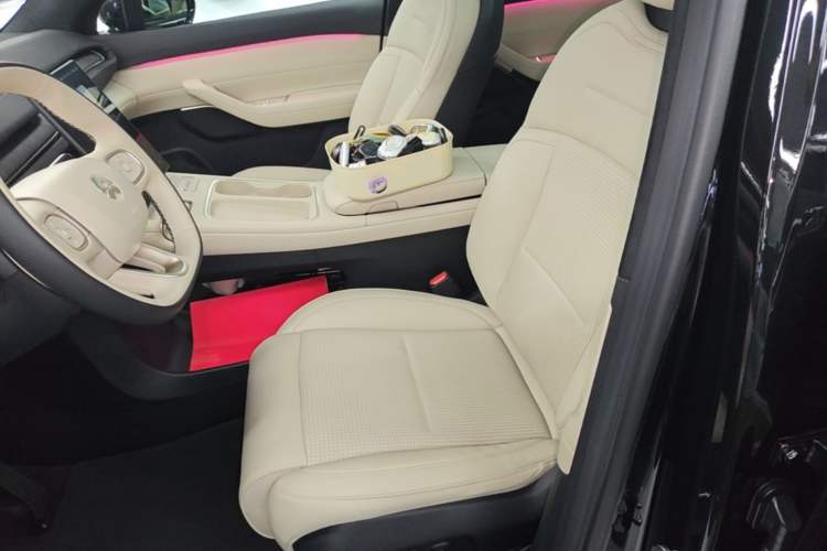 Used Nio ES6 2024 75 kWh Left Front Seat