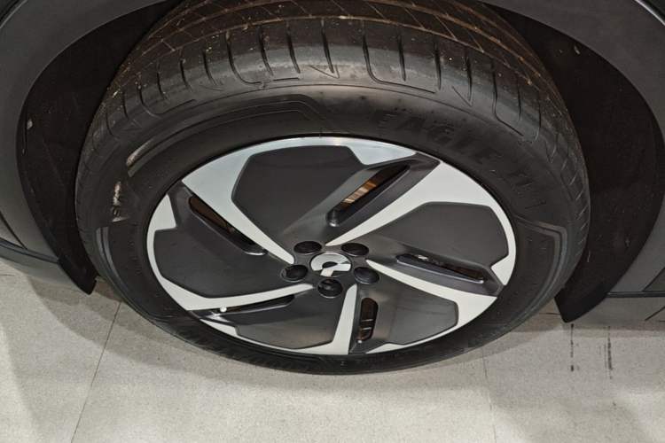 Used Nio ES6 2024 75 kWh Left Front Wheel Hub