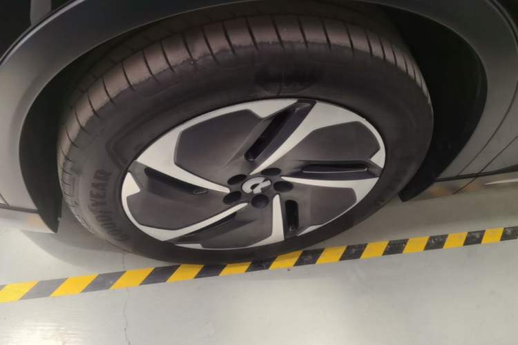 Used Nio ES6 2024 75 kWh Left Front Wheel Hub