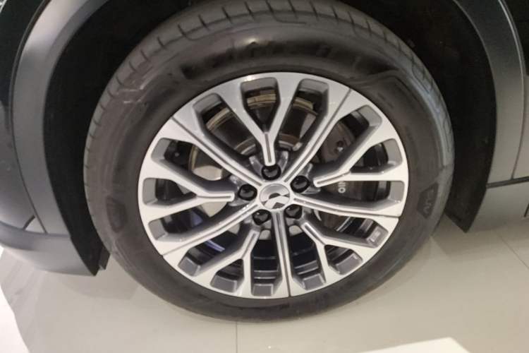 Used Nio ES6 2024 75 kWh Left Front Wheel Hub