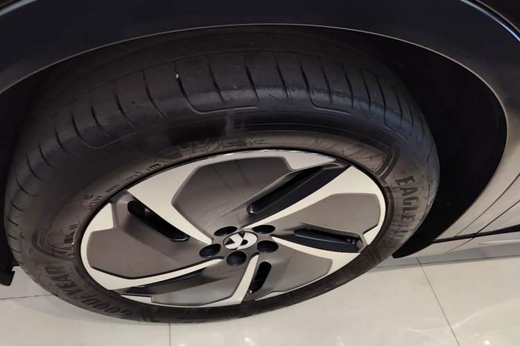 Used Nio ES6 2024 75 kWh Left Front Wheel Hub