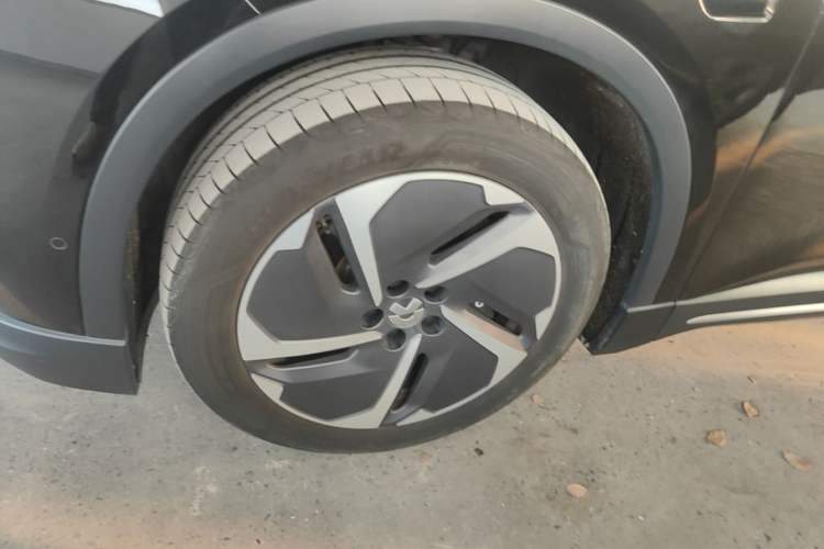Used Nio ES6 2024 75 kWh Left Front Wheel Hub