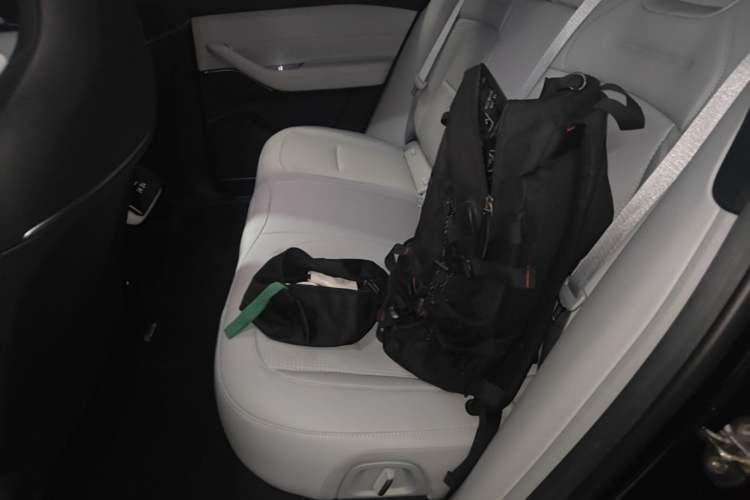Used Nio ES6 2024 75 kWh Left Rear Seat