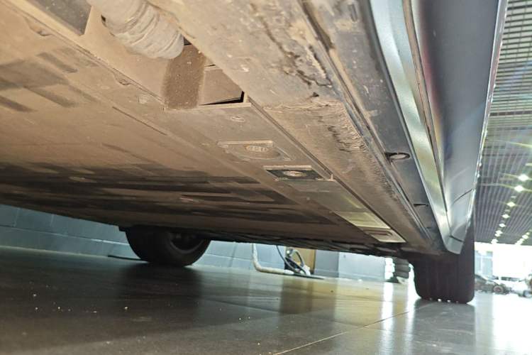 Used Nio ES6 2024 75 kWh Left Side Sill