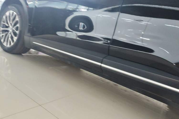 Used Nio ES6 2024 75 kWh Left Side Sill