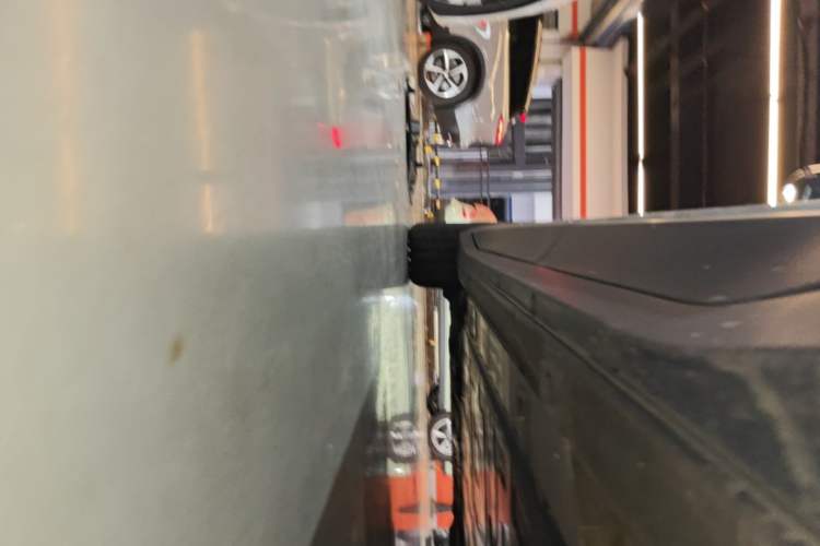 Used Nio ES6 2024 75 kWh Left Side Sill