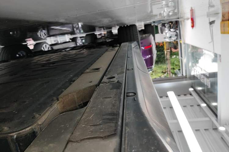 Used Nio ES6 2024 75 kWh Left Side Sill