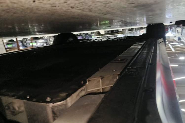 Used Nio ES6 2024 75 kWh Left Side Sill