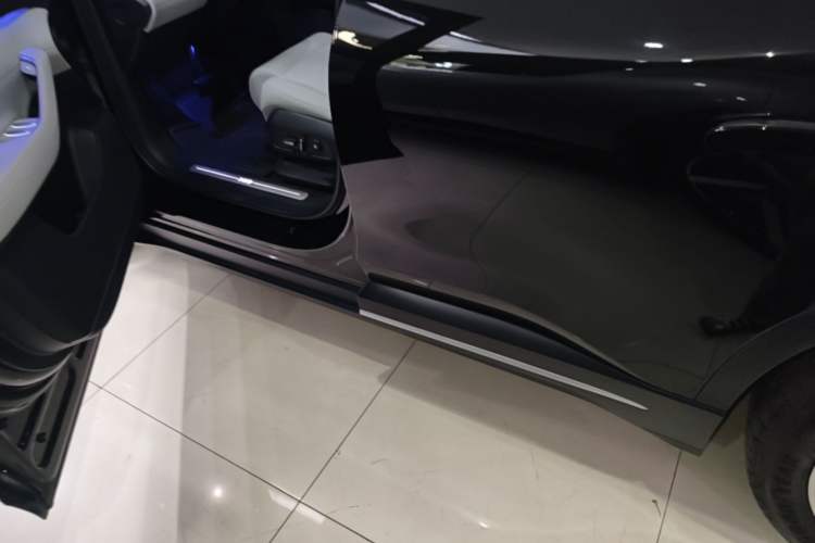 Used Nio ES6 2024 75 kWh Left Side Sill