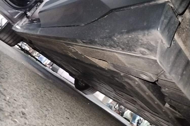 Used Nio ES6 2024 75 kWh Left Side Sill