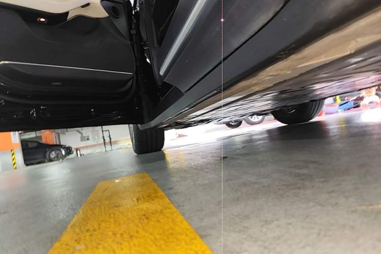 Used Nio ES6 2024 75 kWh Left Side Sill