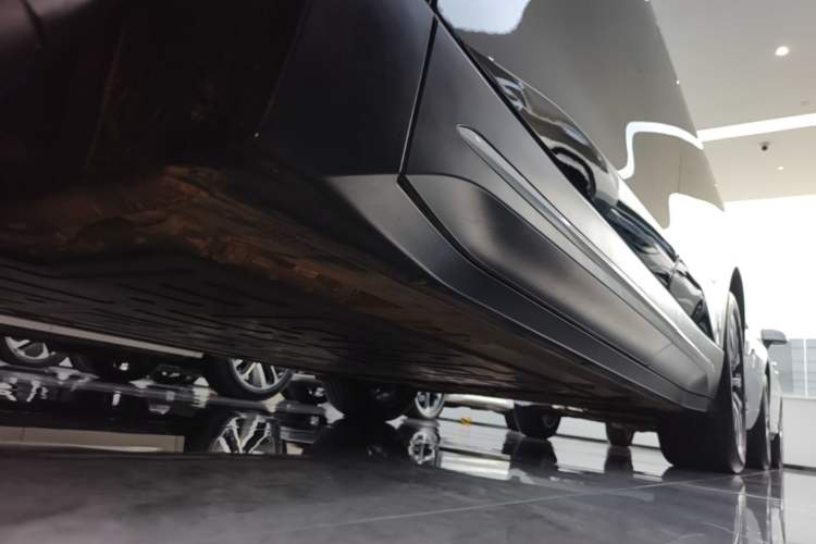Used Nio ES6 2024 75 kWh Left Side Sill