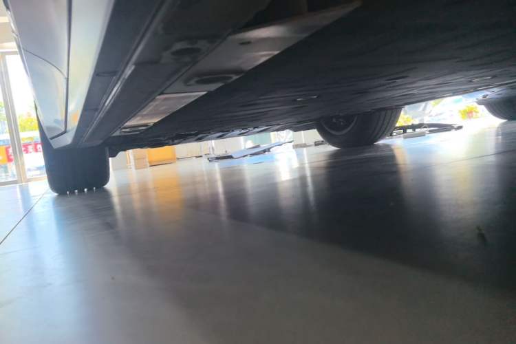 Used Nio ES6 2024 75 kWh Left Side Sill