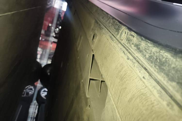Used Nio ES6 2024 75 kWh Left Side Sill
