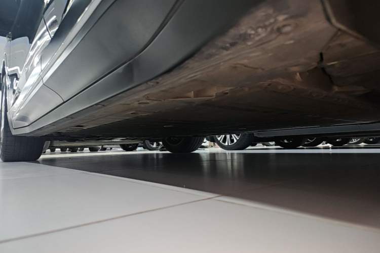Used Nio ES6 2024 75 kWh Left Side Sill