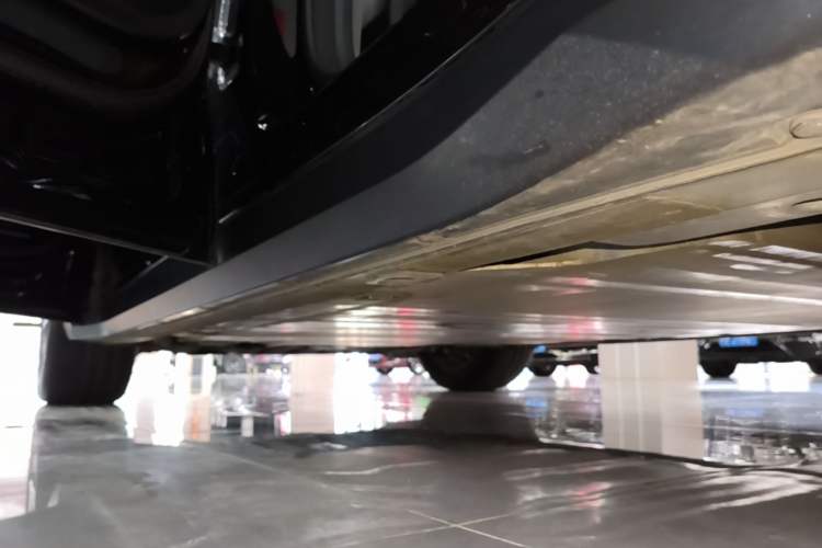 Used Nio ES6 2024 75 kWh Left Side Sill