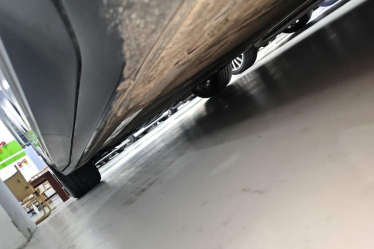 Used Nio ES6 2024 75 kWh Left Side Sill